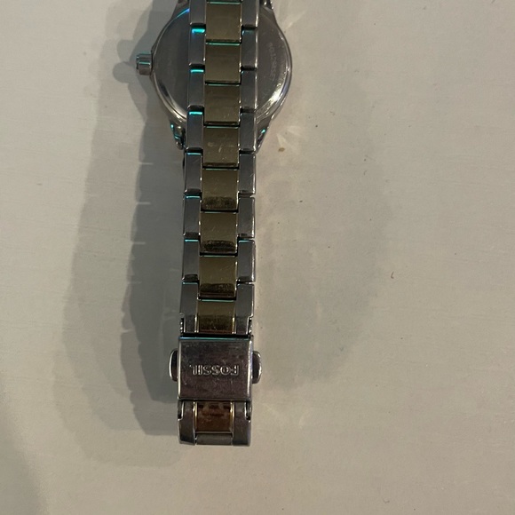 Silver and gold fossil watch - Picture 2 of 2